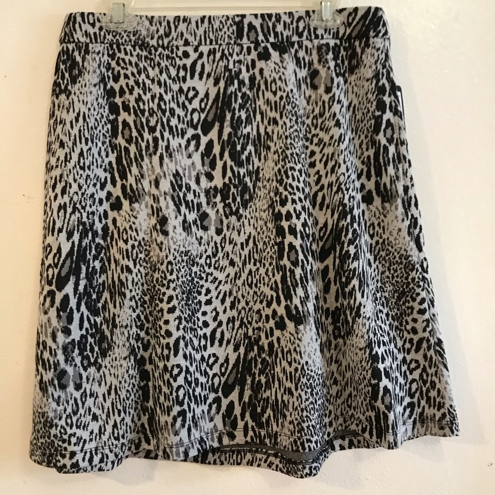SOHO women’s midi line A skirt cheetah print  black and white size M